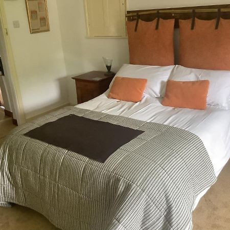 Bwthyn Cudd Bed & Breakfast Уестбъри Екстериор снимка