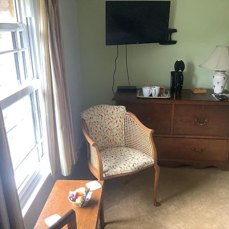 Bwthyn Cudd Bed & Breakfast Уестбъри Екстериор снимка
