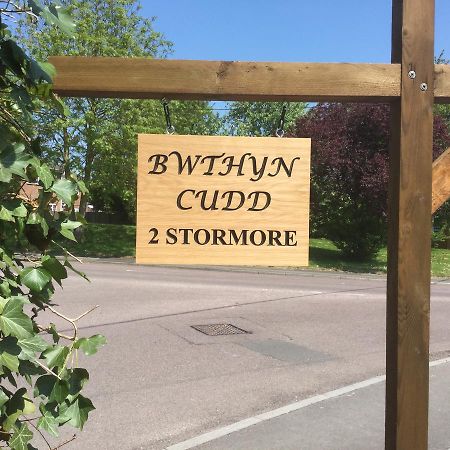 Bwthyn Cudd Bed & Breakfast Уестбъри Екстериор снимка