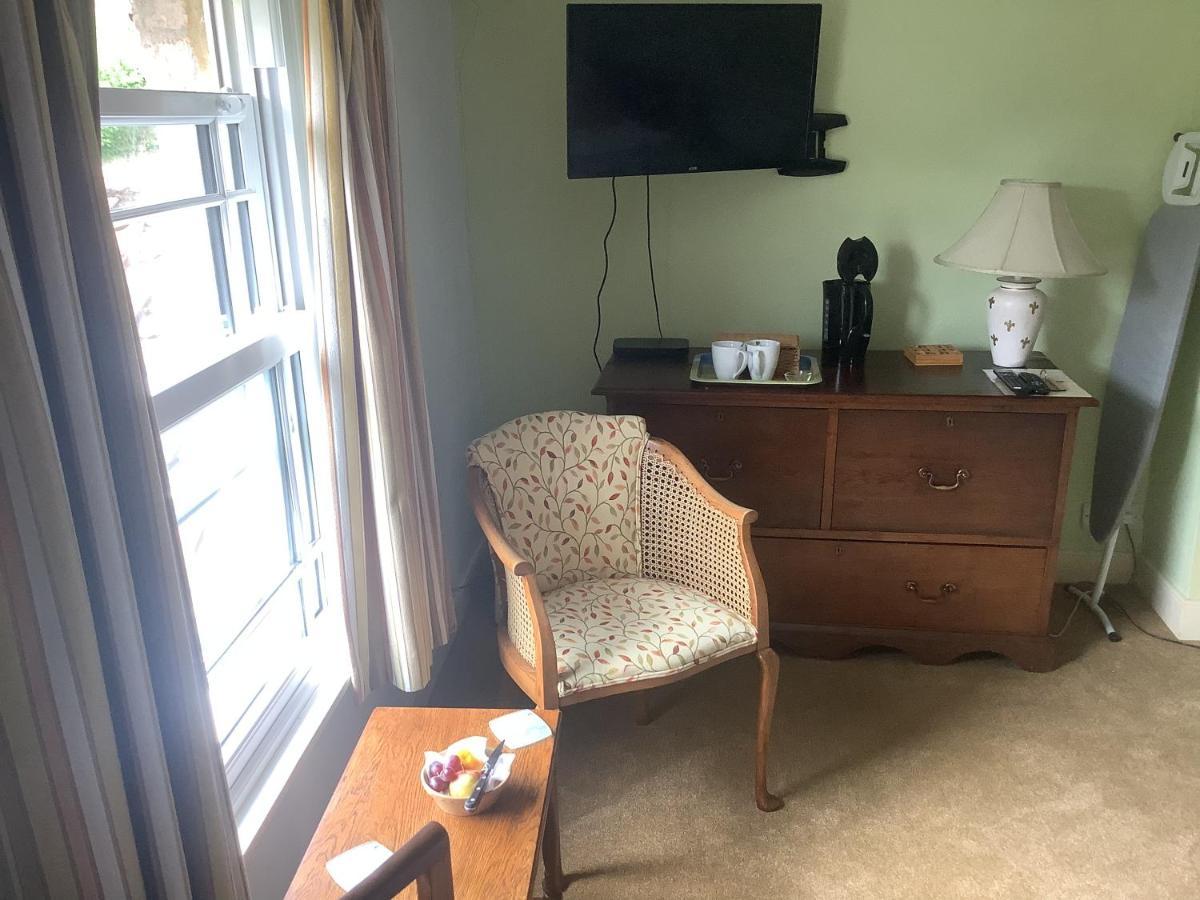 Bwthyn Cudd Bed & Breakfast Уестбъри Екстериор снимка