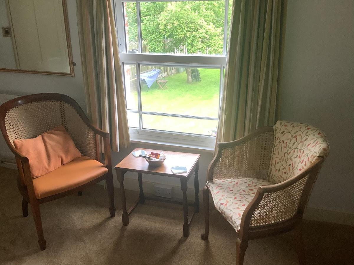 Bwthyn Cudd Bed & Breakfast Уестбъри Екстериор снимка