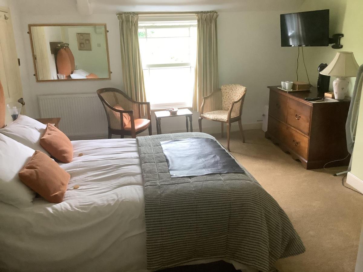 Bwthyn Cudd Bed & Breakfast Уестбъри Екстериор снимка