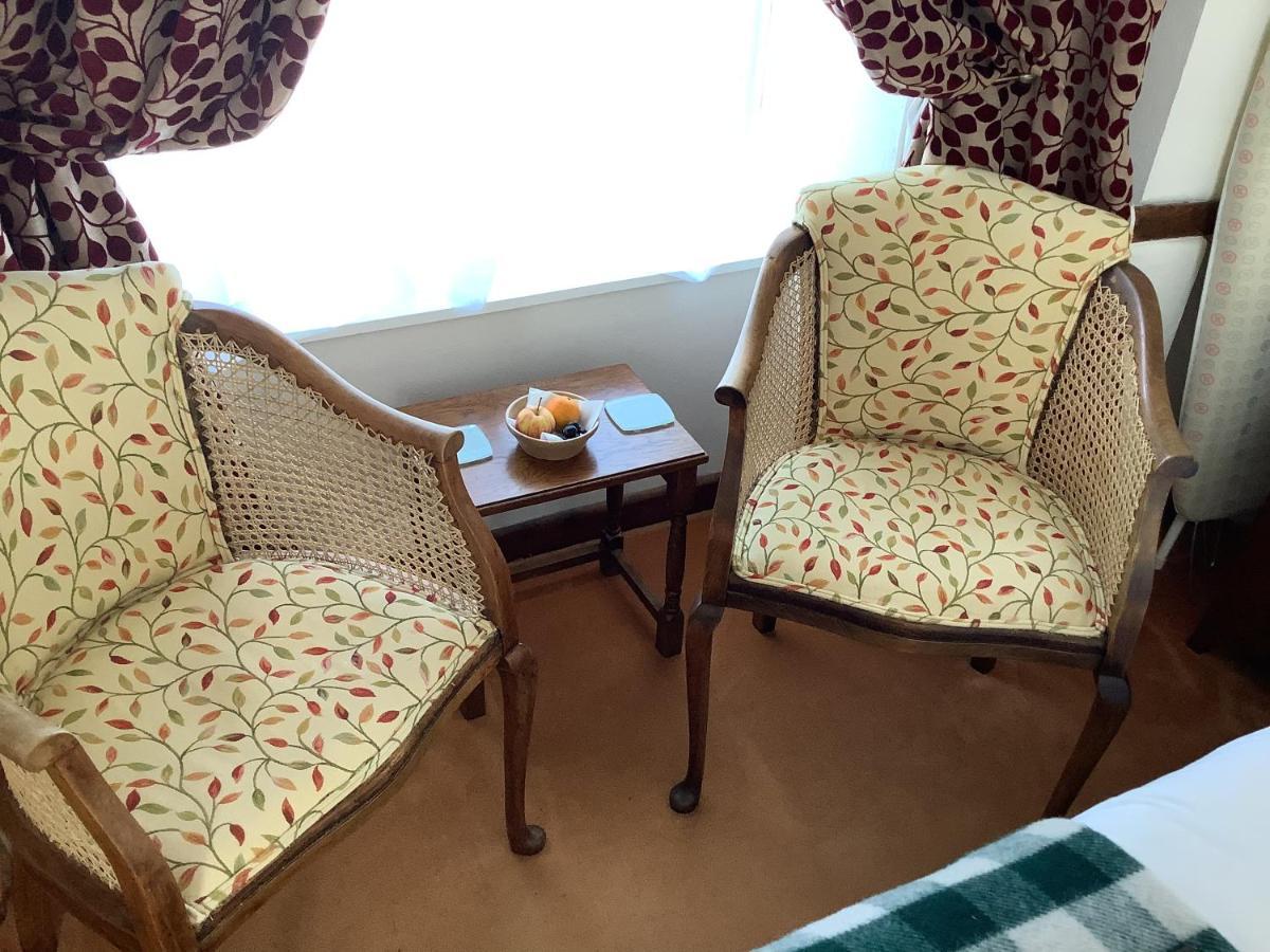 Bwthyn Cudd Bed & Breakfast Уестбъри Екстериор снимка