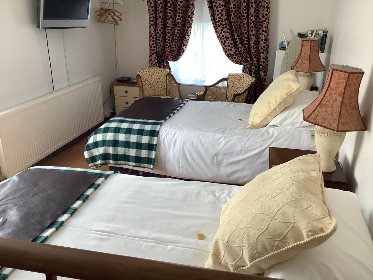 Bwthyn Cudd Bed & Breakfast Уестбъри Екстериор снимка