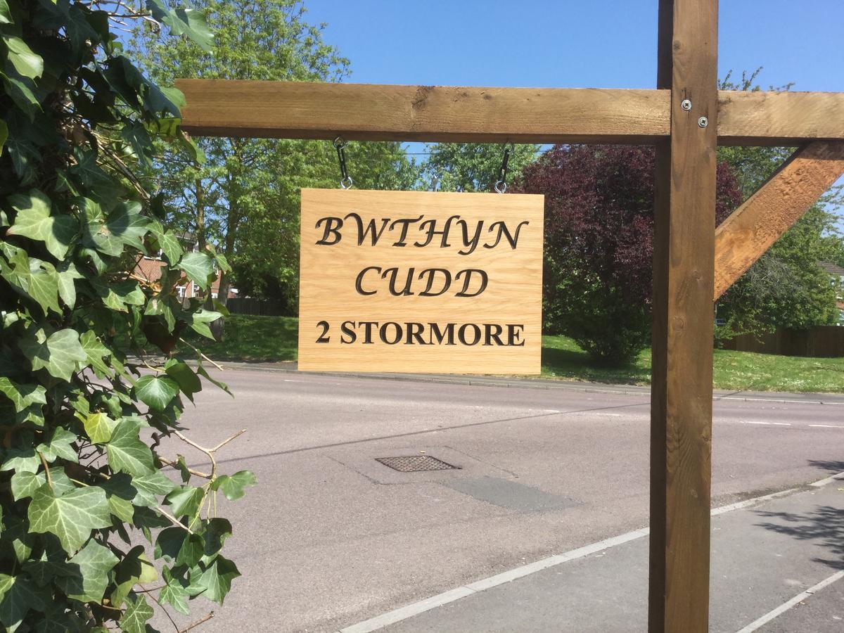 Bwthyn Cudd Bed & Breakfast Уестбъри Екстериор снимка