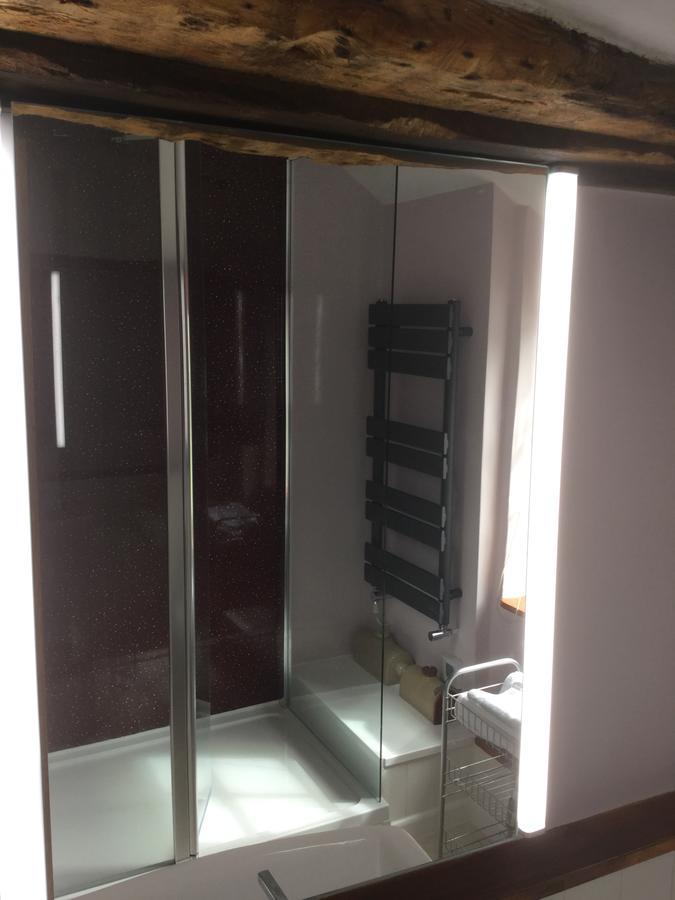 Bwthyn Cudd Bed & Breakfast Уестбъри Екстериор снимка