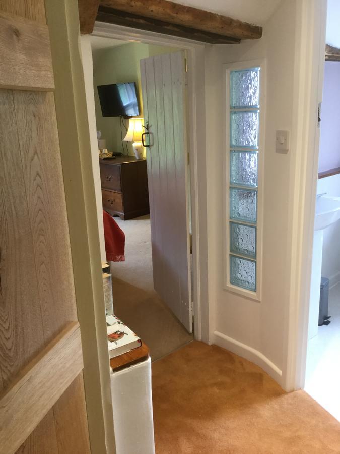 Bwthyn Cudd Bed & Breakfast Уестбъри Екстериор снимка
