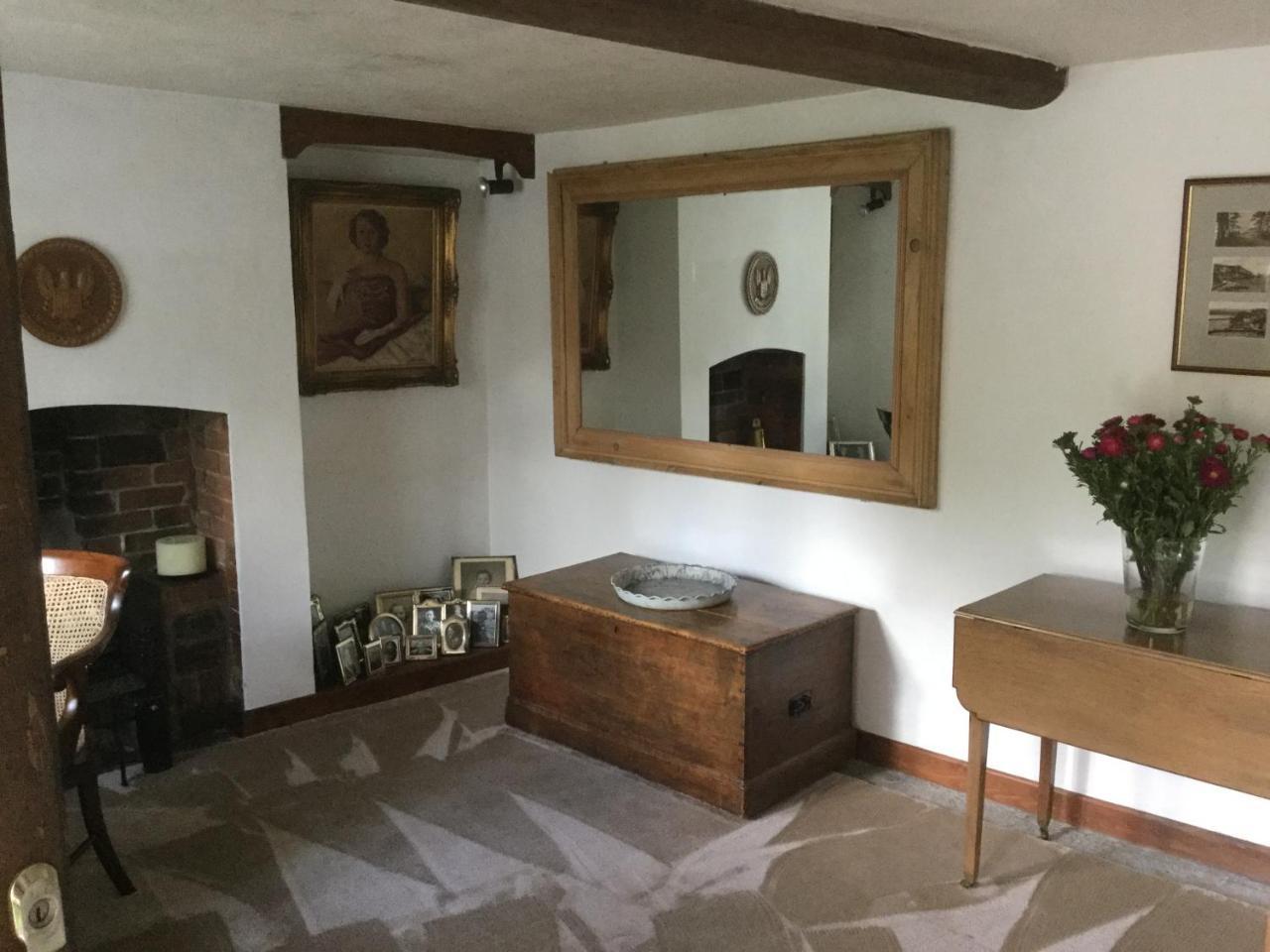 Bwthyn Cudd Bed & Breakfast Уестбъри Екстериор снимка
